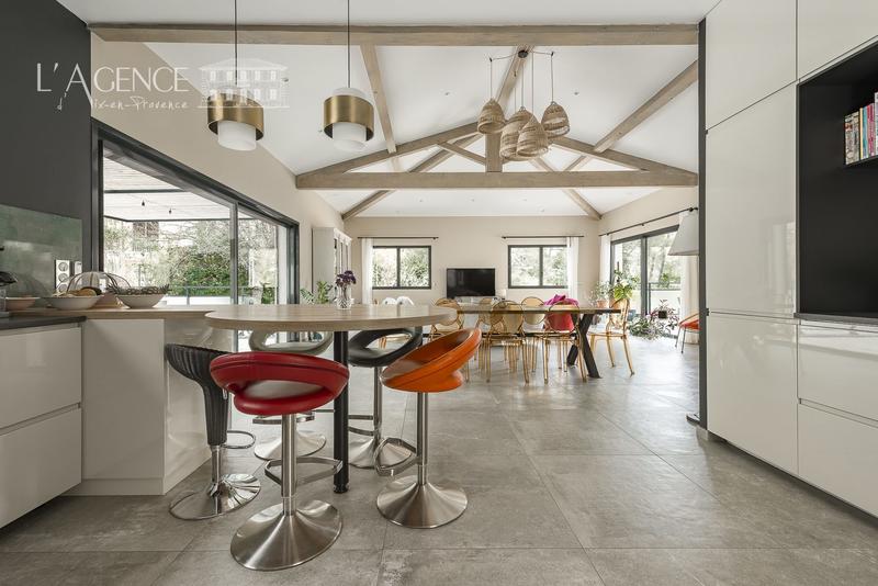 Maison - 276 m² - 8 pièces