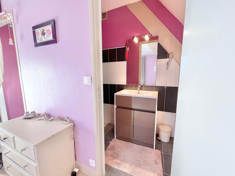 Propriété - 260 m² - 9 pièces