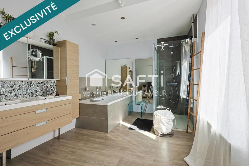 Maison - 250 m² - 6 pièces