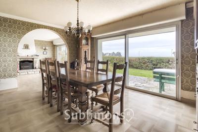 Maison - 220 m² - 9 pièces