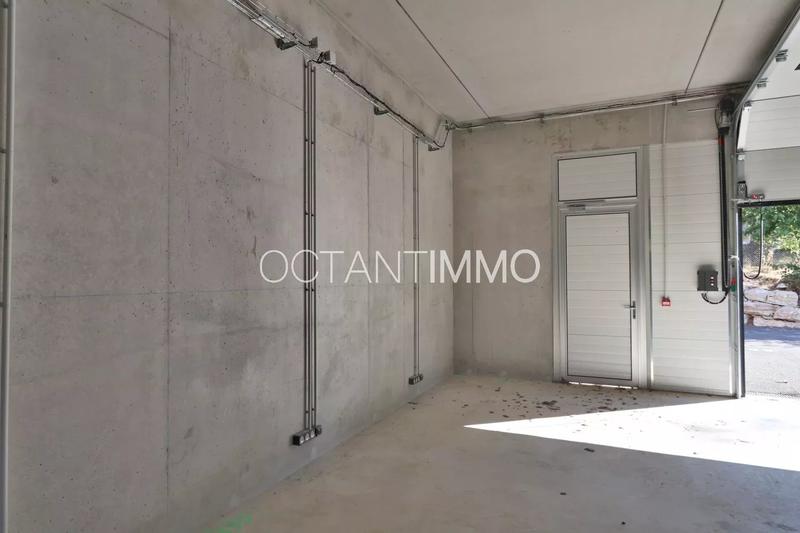 Local d'activités - 240 m²