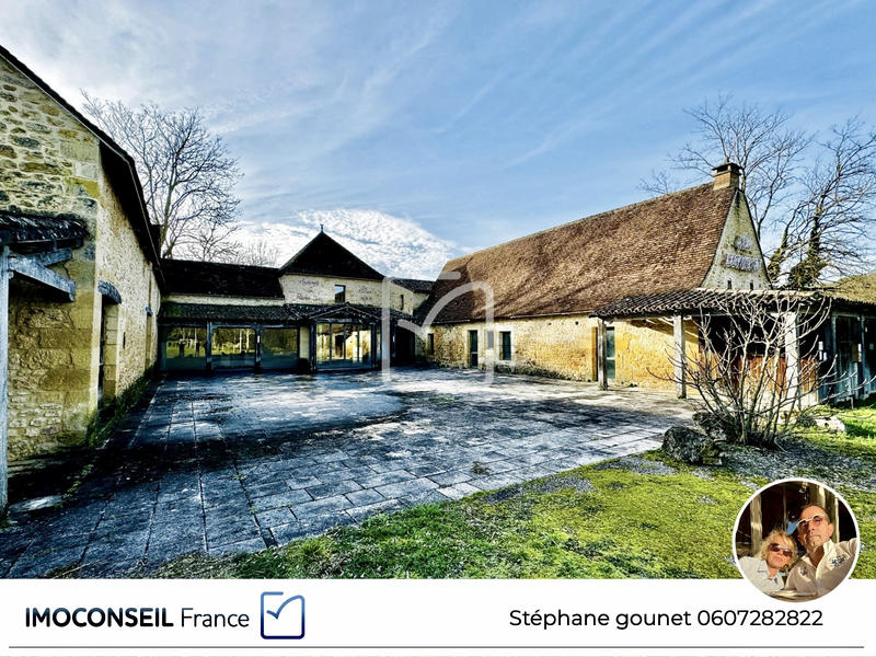 Propriété - 2 135 m² - 52 pièces