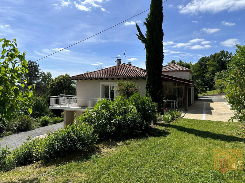 Maison - 207 m² - 10 pièces