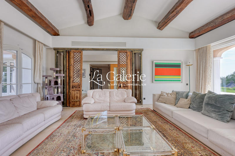 Maison - 630 m² - 13 pièces