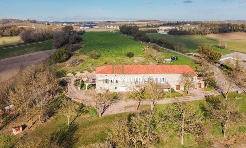 Longère - 269 m² - 9 pièces