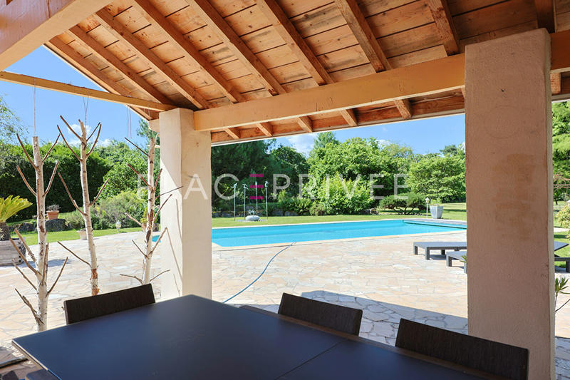 Maison - 320 m² - 10 pièces