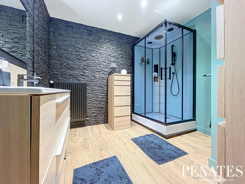 Maison - 195 m² - 7 pièces