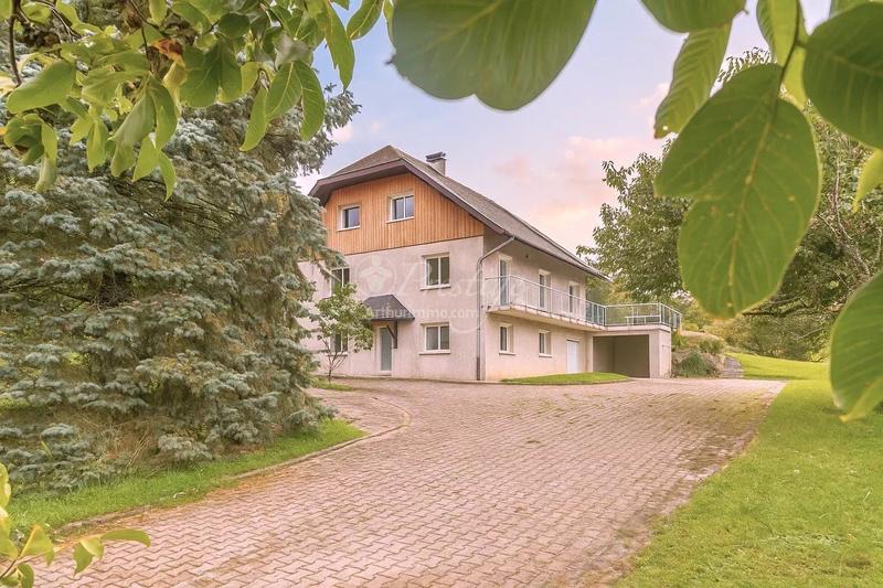 Maison - 253 m² - 7 pièces