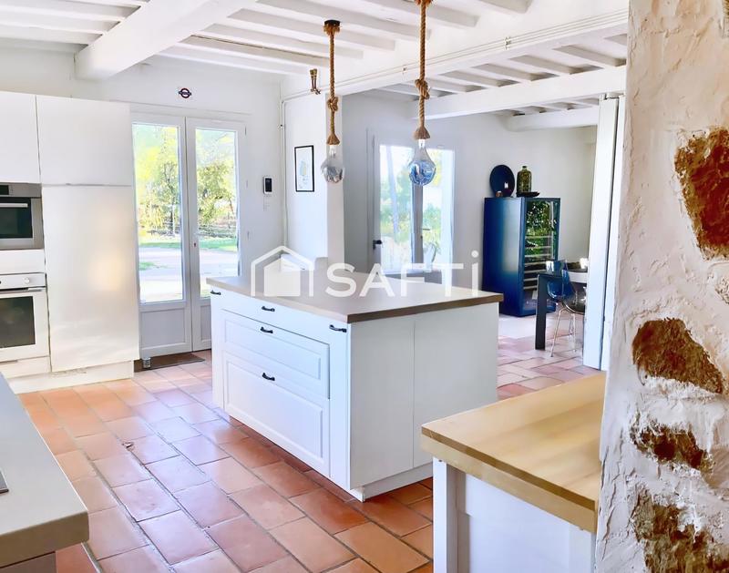 Maison - 267 m² - 8 pièces