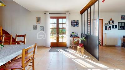 Maison - 237 m² - 7 pièces