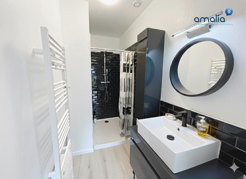 Maison - 204 m² - 7 pièces