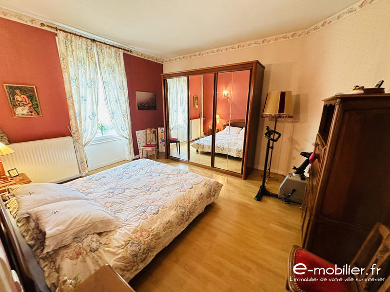 Maison - 215 m² - 8 pièces