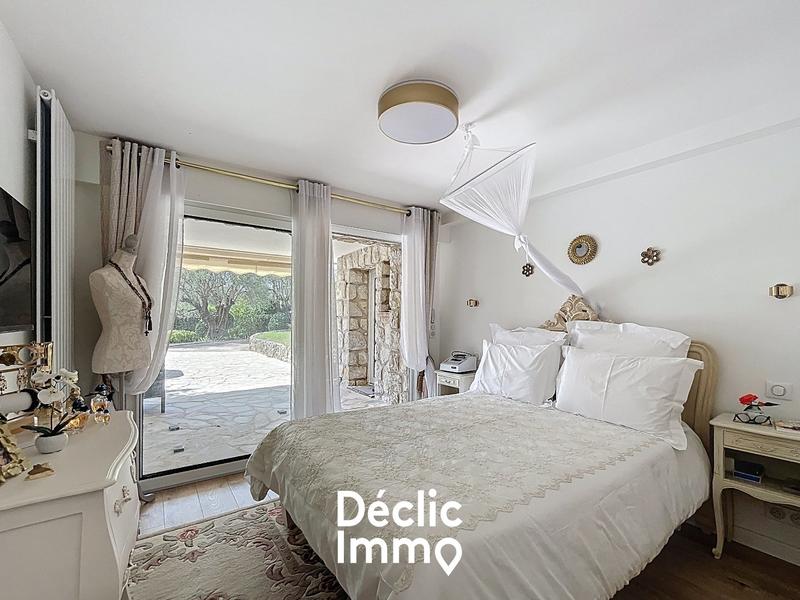 Maison - 256 m² - 8 pièces