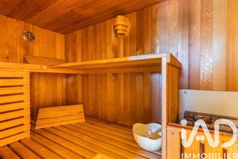 Maison - 216 m² - 7 pièces