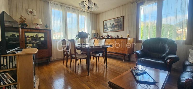 Maison - 235 m² - 5 pièces