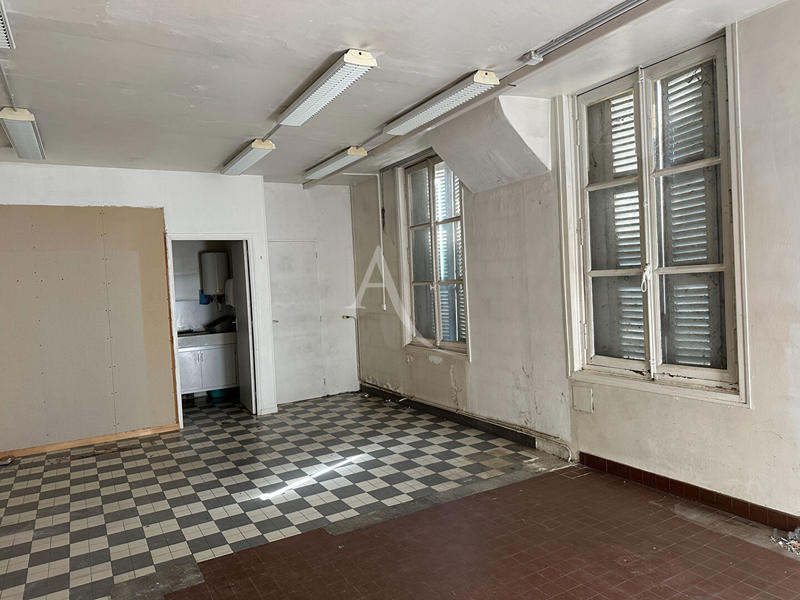 Local commercial - 118 m² - 10 pièces