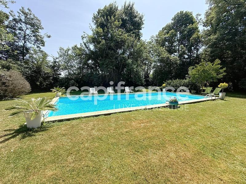 Propriété - 393 m² - 13 pièces