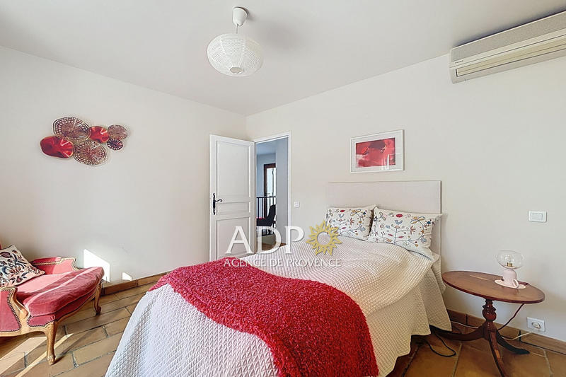 Maison - 218 m² - 8 pièces