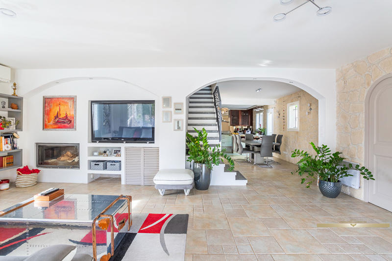 Maison - 180 m² - 7 pièces