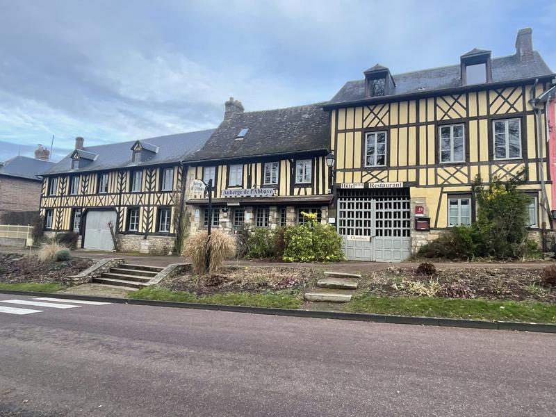 Maison - 750 m² - 18 pièces