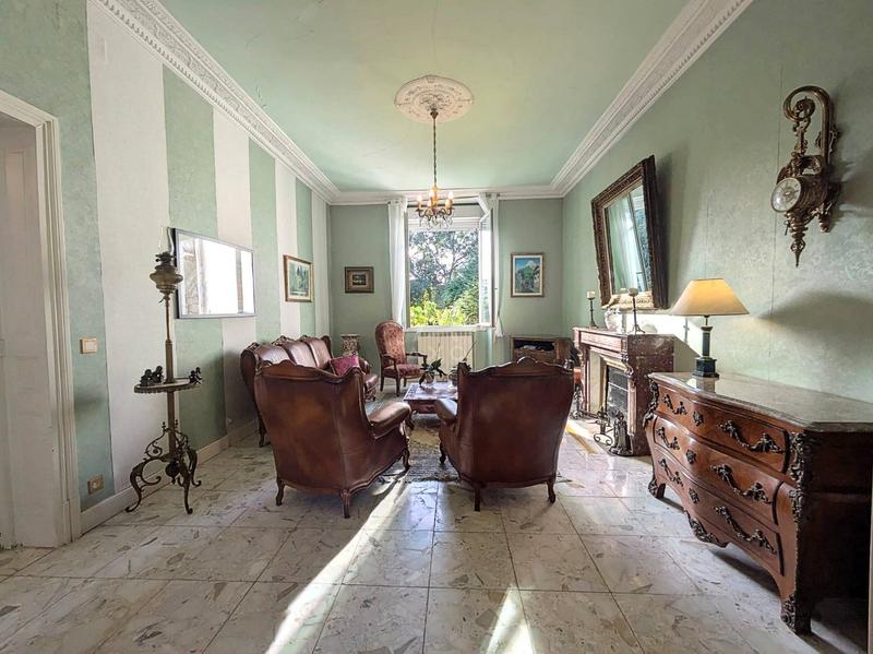 Maison - 284 m² - 13 pièces