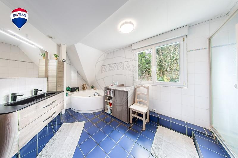 Maison - 170 m² - 6 pièces