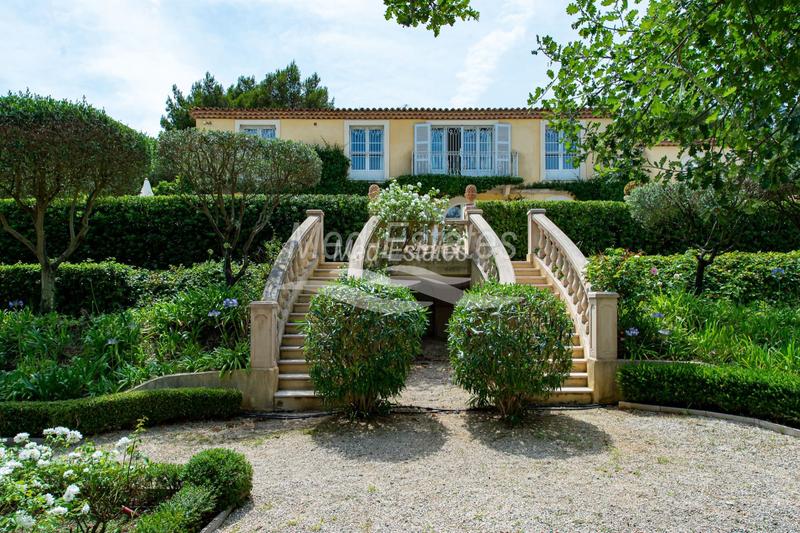 Villa - 250 m² - 5 pièces