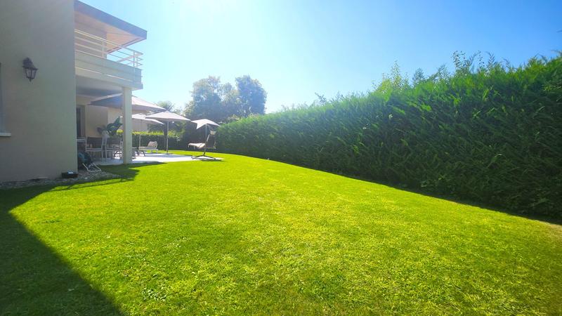 Maison - 220 m² - 5 pièces