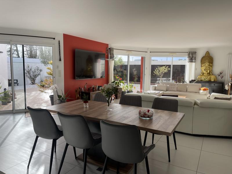 Maison traditionnelle - 196 m² - 5 pièces