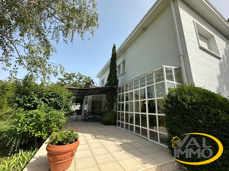 Maison - 270 m² - 7 pièces