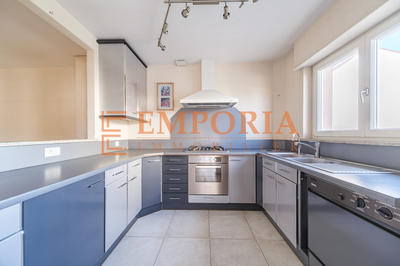 Maison - 220 m² - 6 pièces