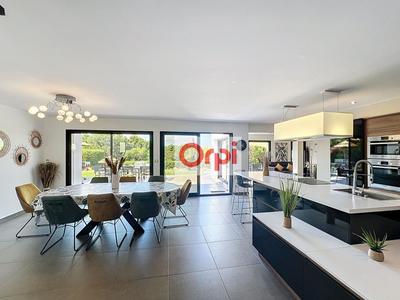 Villa - 169 m² - 5 pièces