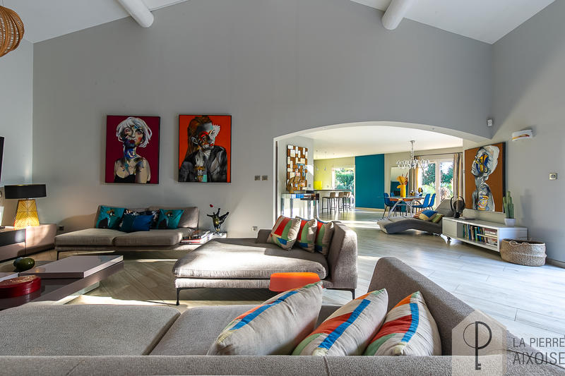 Villa - 216 m² - 6 pièces