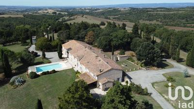 Maison - 660 m² - 16 pièces