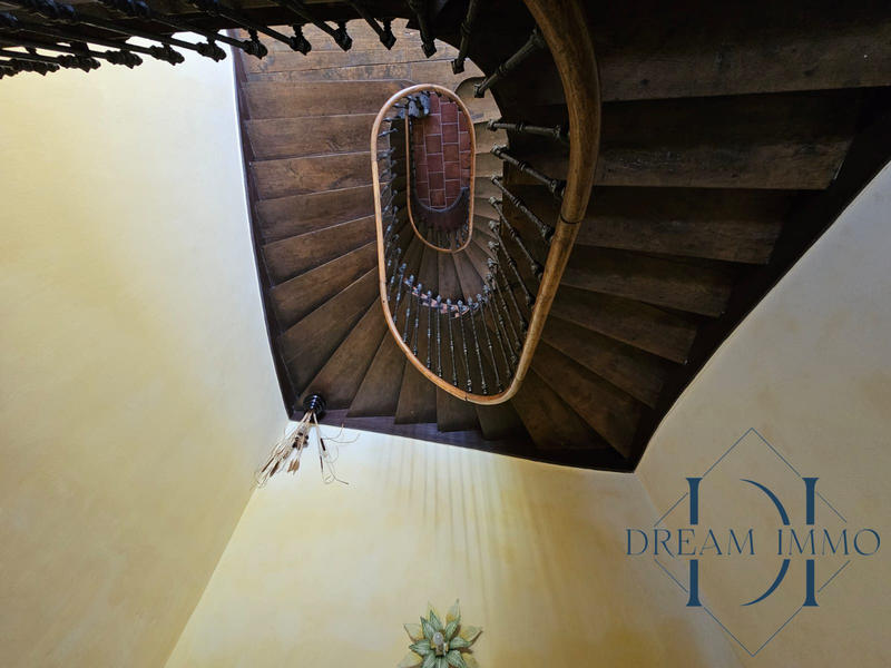 Maison - 380 m² - 9 pièces