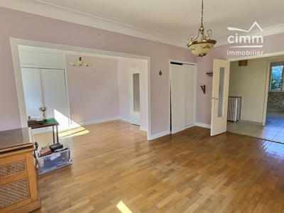 Maison - 186 m² - 8 pièces