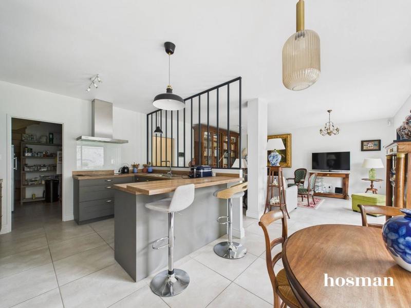 Maison - 151 m² - 6 pièces