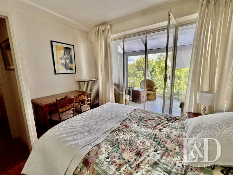 Maison - 240 m² - 10 pièces