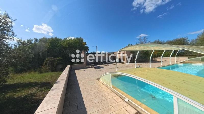 Maison - 245 m² - 11 pièces