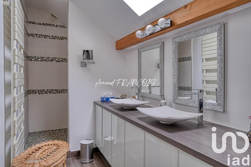 Maison - 184 m² - 9 pièces