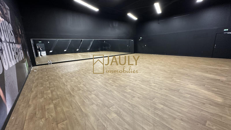 Local commercial - 2 800 m²