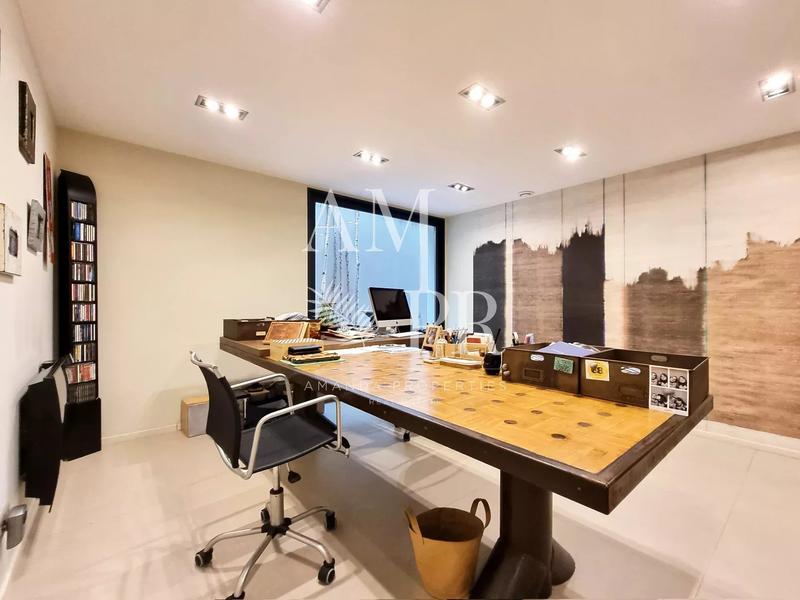 Maison - 370 m² - 8 pièces