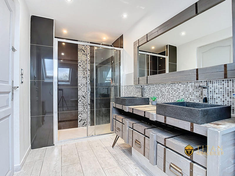 Maison - 112 m² - 7 pièces