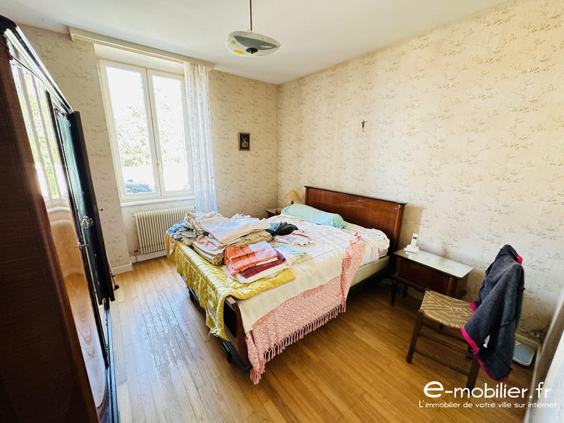 Maison - 220 m² - 8 pièces