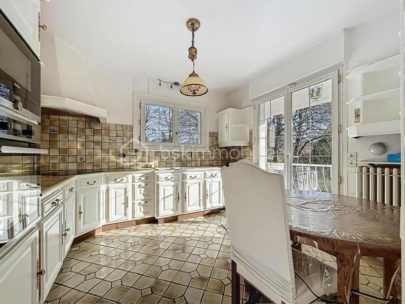 Maison traditionnelle - 195 m² - 6 pièces