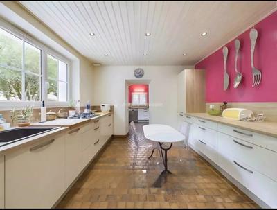 Maison - 230 m² - 7 pièces