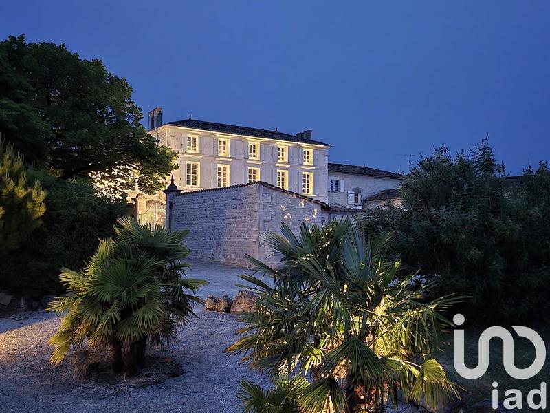 Maison - 940 m² - 23 pièces