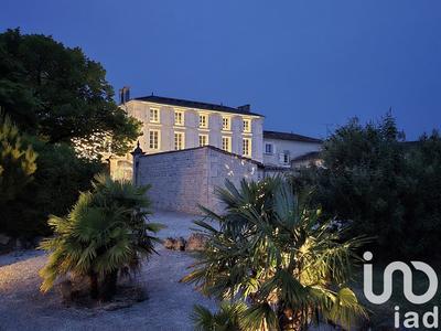 Maison - 940 m² - 23 pièces