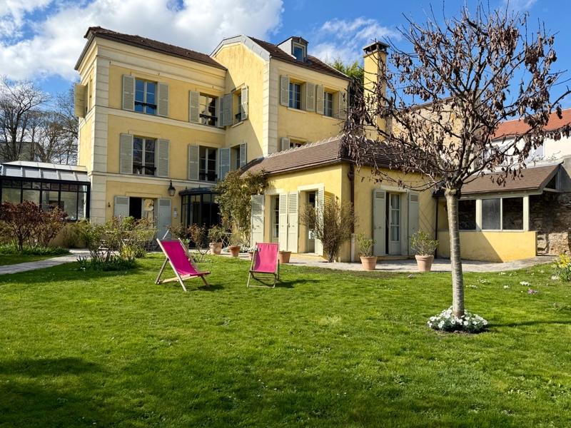 Maison - 210 m² - 8 pièces