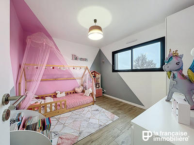 Maison - 233 m² - 8 pièces